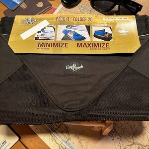 Eagle Creek Black Packing Cube Envelope for Up To 15 Garments (NWT)